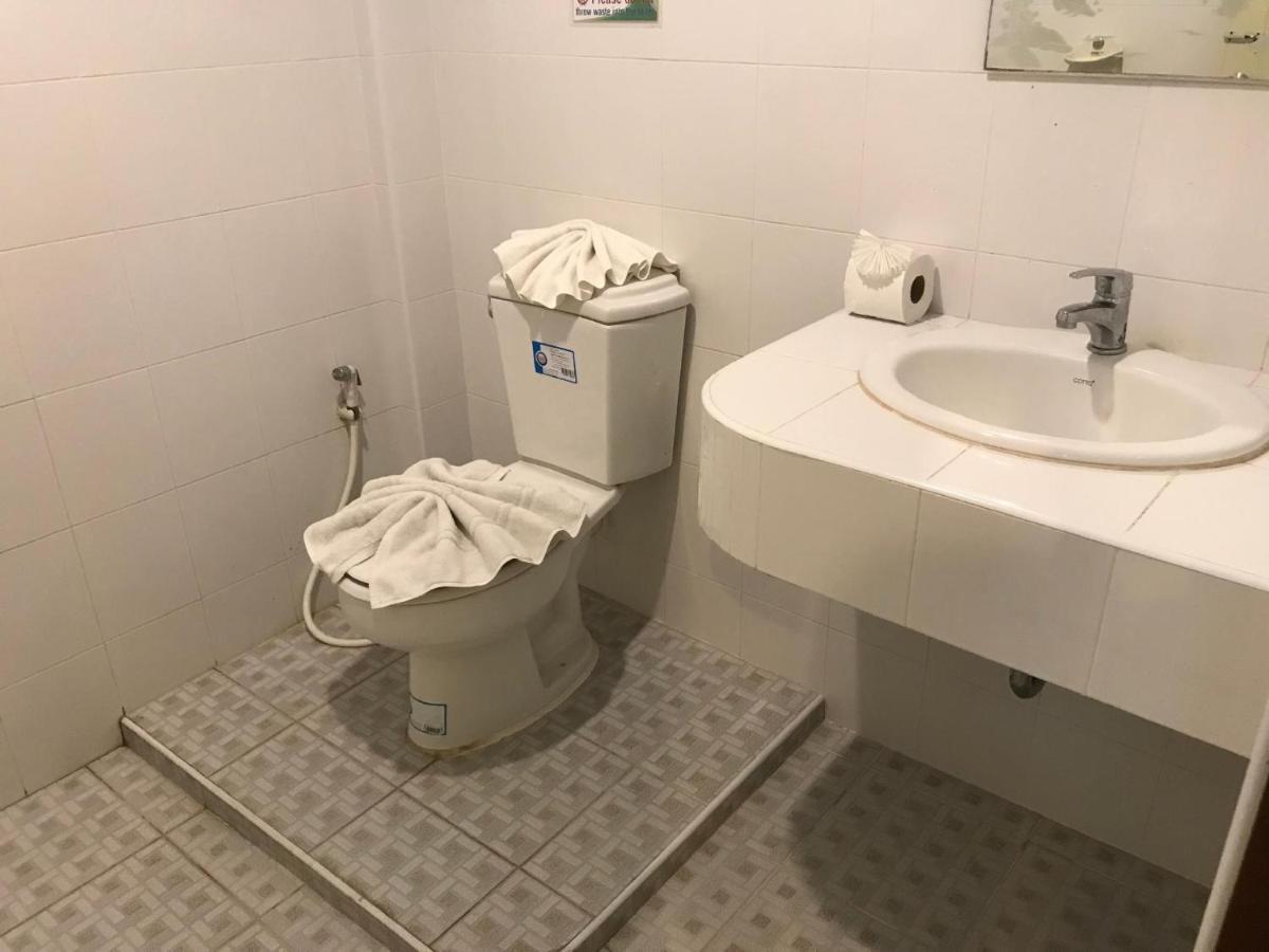 Kasemsuk Guesthouse Sha Extra Plus Karon Esterno foto